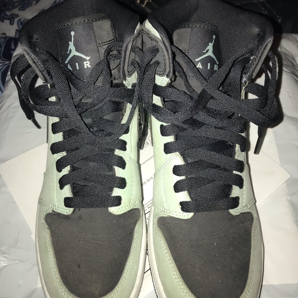 Air Jordan tennis shoes